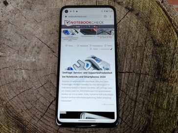 Using the Motorola Moto G8 Power outdoors