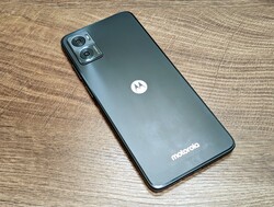 In review: Motorola Moto E22i.