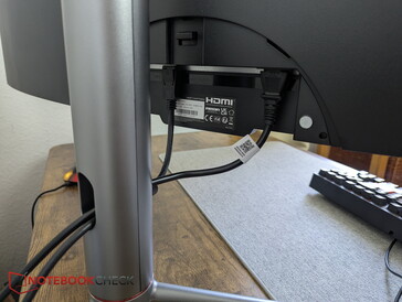 Without cover plate, but cable routing is included