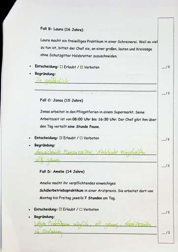 The CZUR ET Max quickly and easily recognizes and scans DIN A4 documents