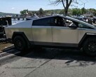 The Tesla Cybertruck suffers from major range issues when towing heavy items. (Source: Flying Wheels via YouTube)