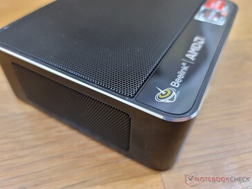 Chrome-cut edges and corners with a glossy strip up front