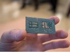 Even though the Amber Lake-Y CPUs have 5 W TDPs, they should perform on par with the 15 W counterparts in less demanding applications.  (Source: TechRadar)