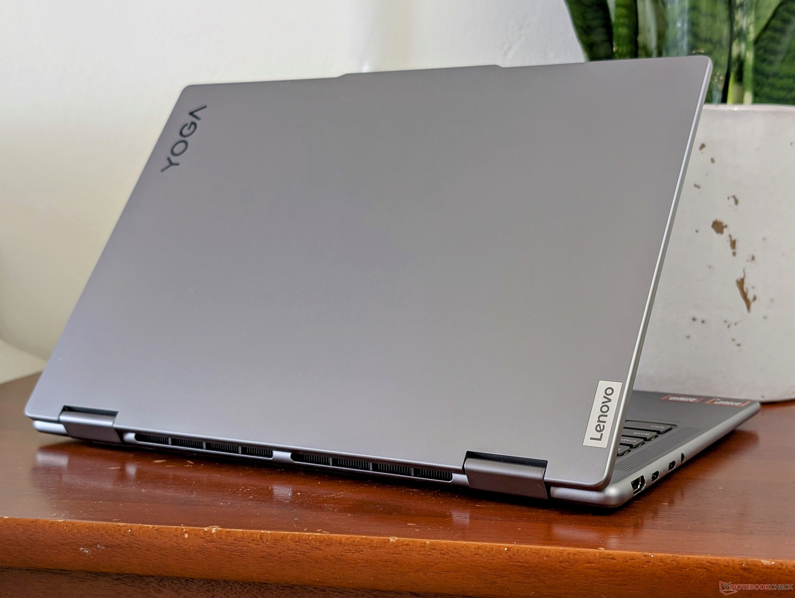 lenovo-yoga-7-2-in-1-14ahp9-review-fast-midrange-convertible-dragged