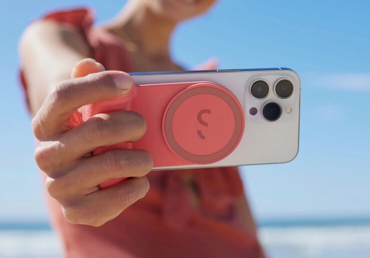 Qi2 enables the use of magnetic accessories such as the SnapGrip. (Image source: Shiftcam)