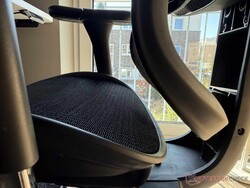 We find the distance between the seat and the lumbar support to be too small.