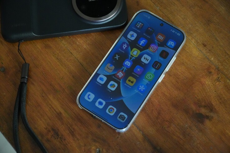 The Xiaomi 17 runs Android 16-based HyperOS 3 out of the box