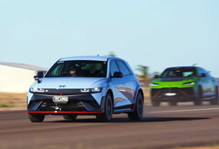 The Hyundai Ioniq 5 N easily beat the Lamborghini Urus and the other ICE cars in CarExperts's drag and roll races. (Image source: CarExpert on YouTube - screenshot)