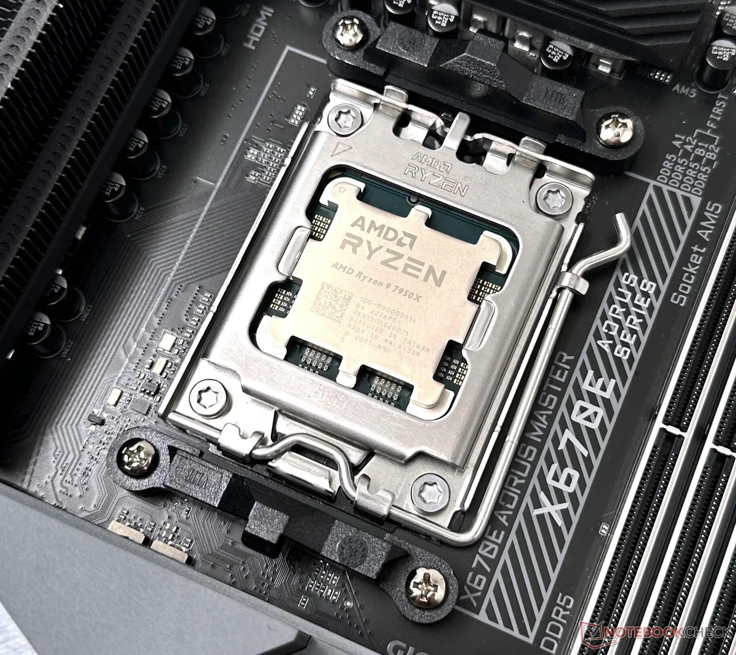 ryzen_9_7950x_header_9-q82-