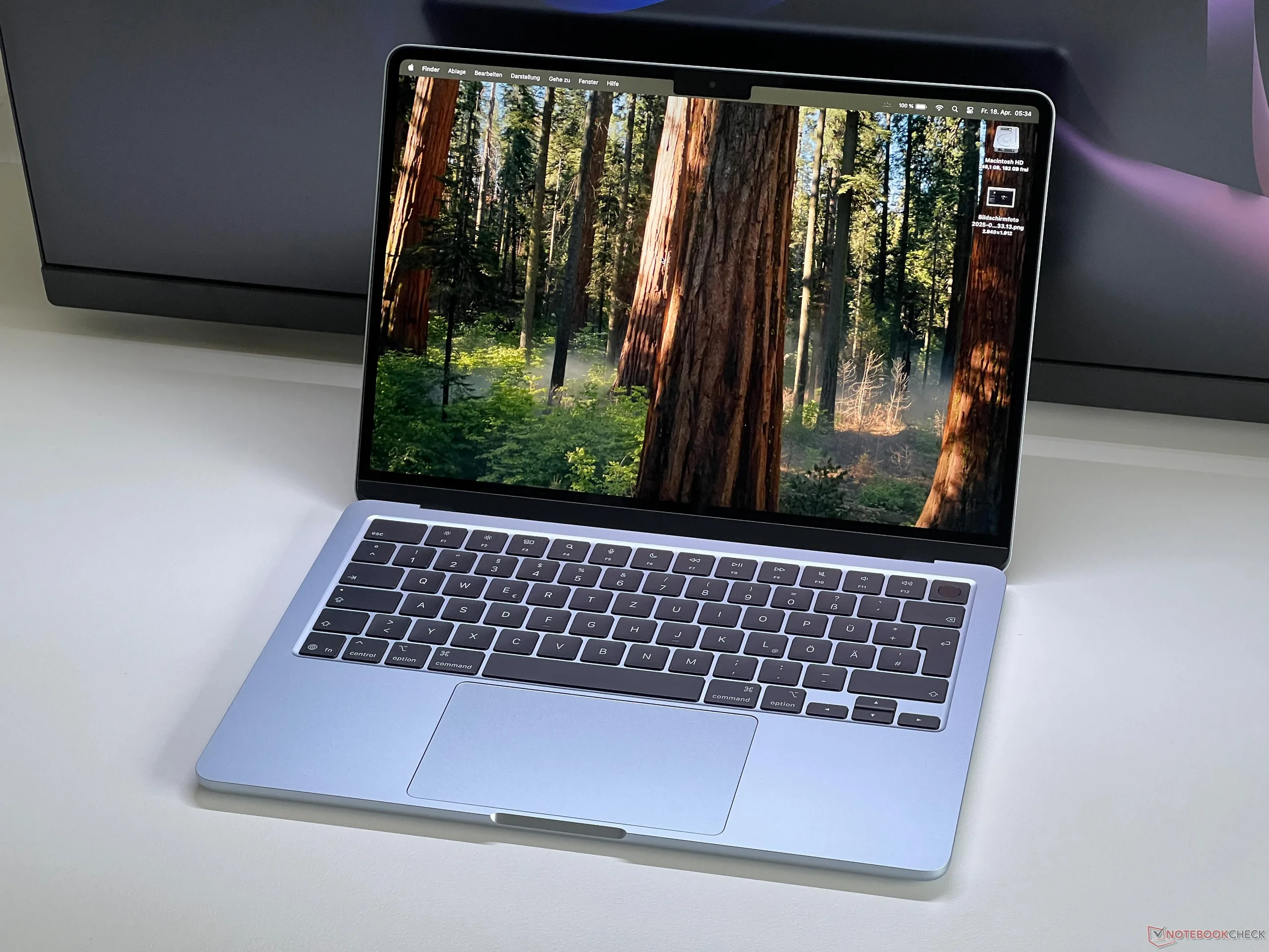 MacBook Air M5 13インチ 13 inch MacBook Air Apple M5 chip with 10 core CPU and 8 core GPU