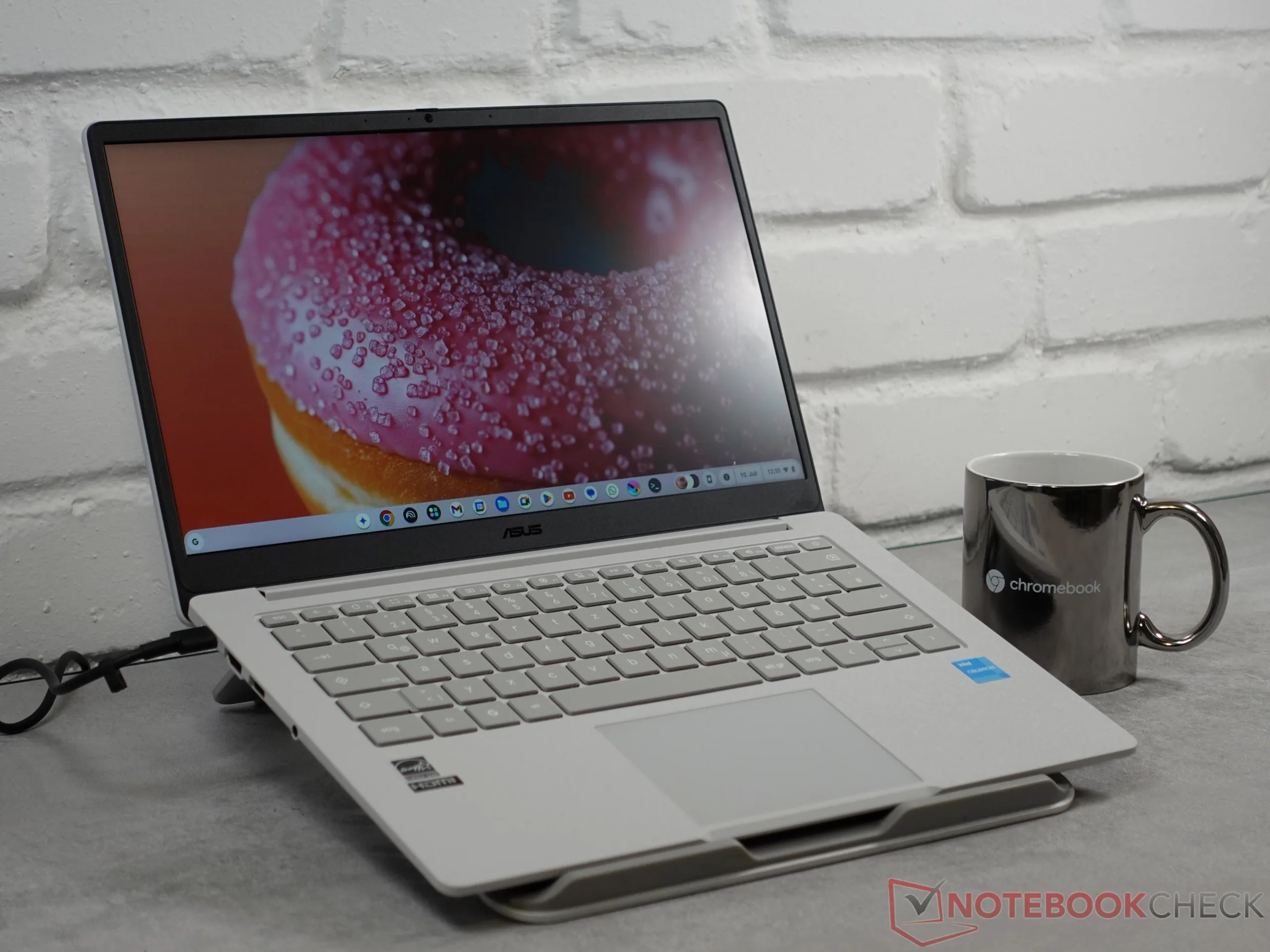Asus-Chromebook-CX14-12-q82-