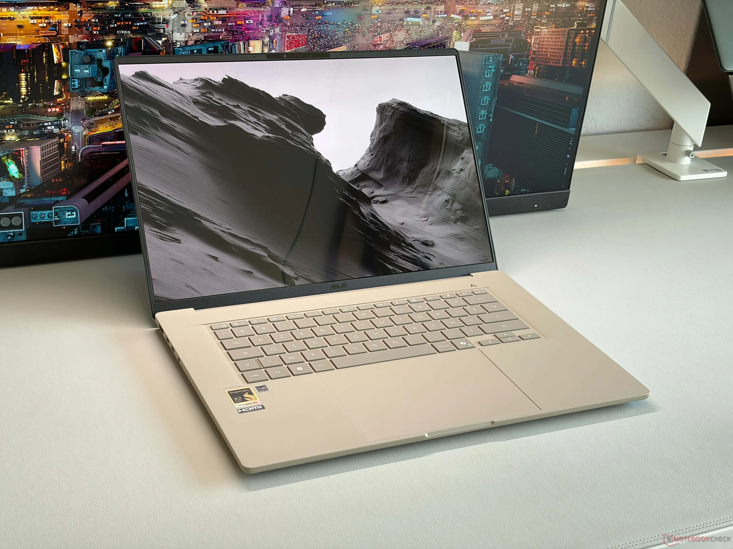 Asus Zenbook A16 UX3607 - Notebookcheck Reviews Collection