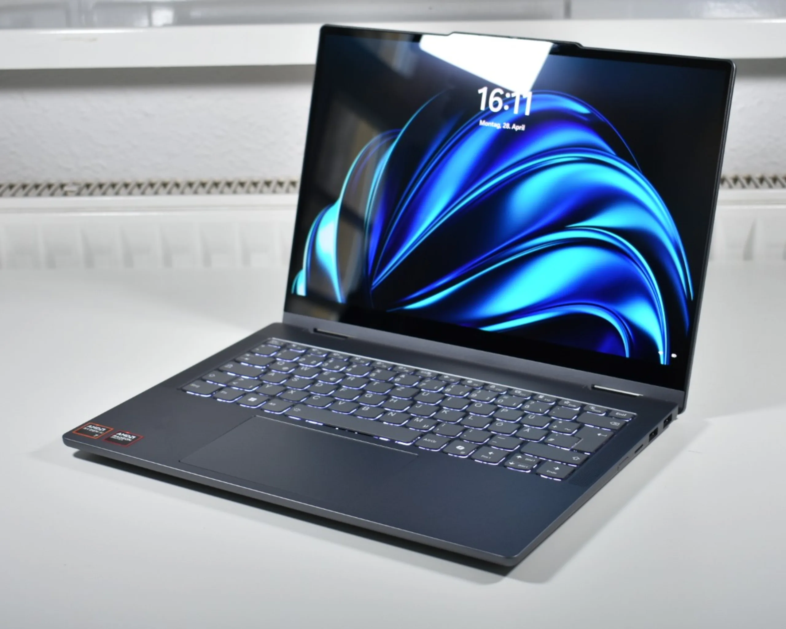 Lenovo_IdeaPad_5_2in1_14AKP10_
