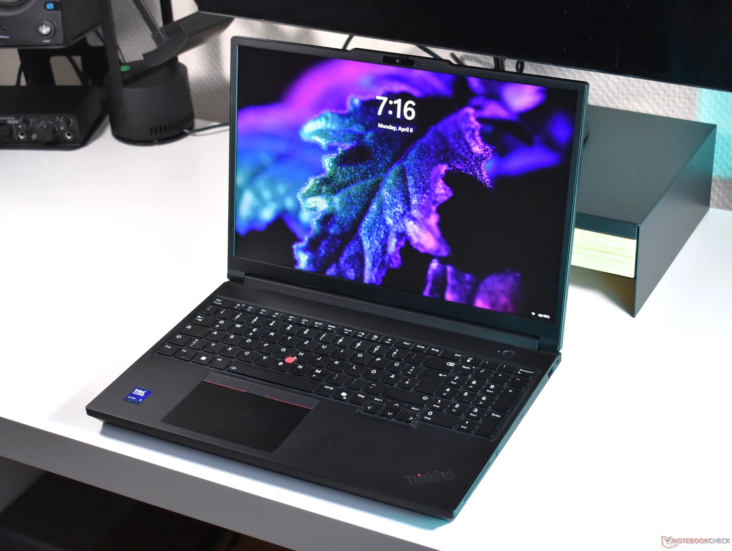 192GB RAM, 24GB RTX GPU, 4TB SSD, tandem OLED: Lenovo ThinkPad P16 