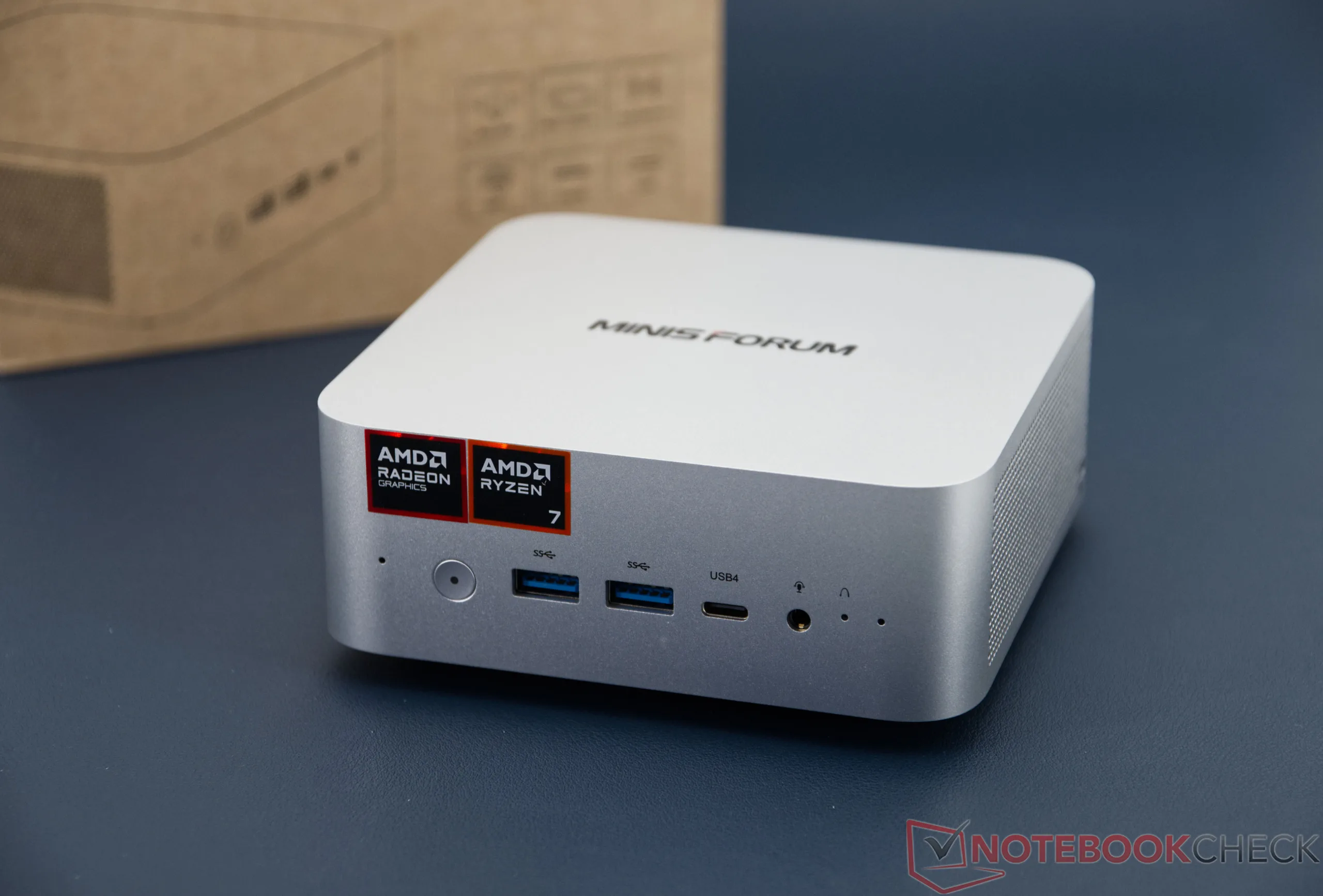 Minisforum AI X1 starts inexpensively: Mini PC with AMD Ryzen 7
