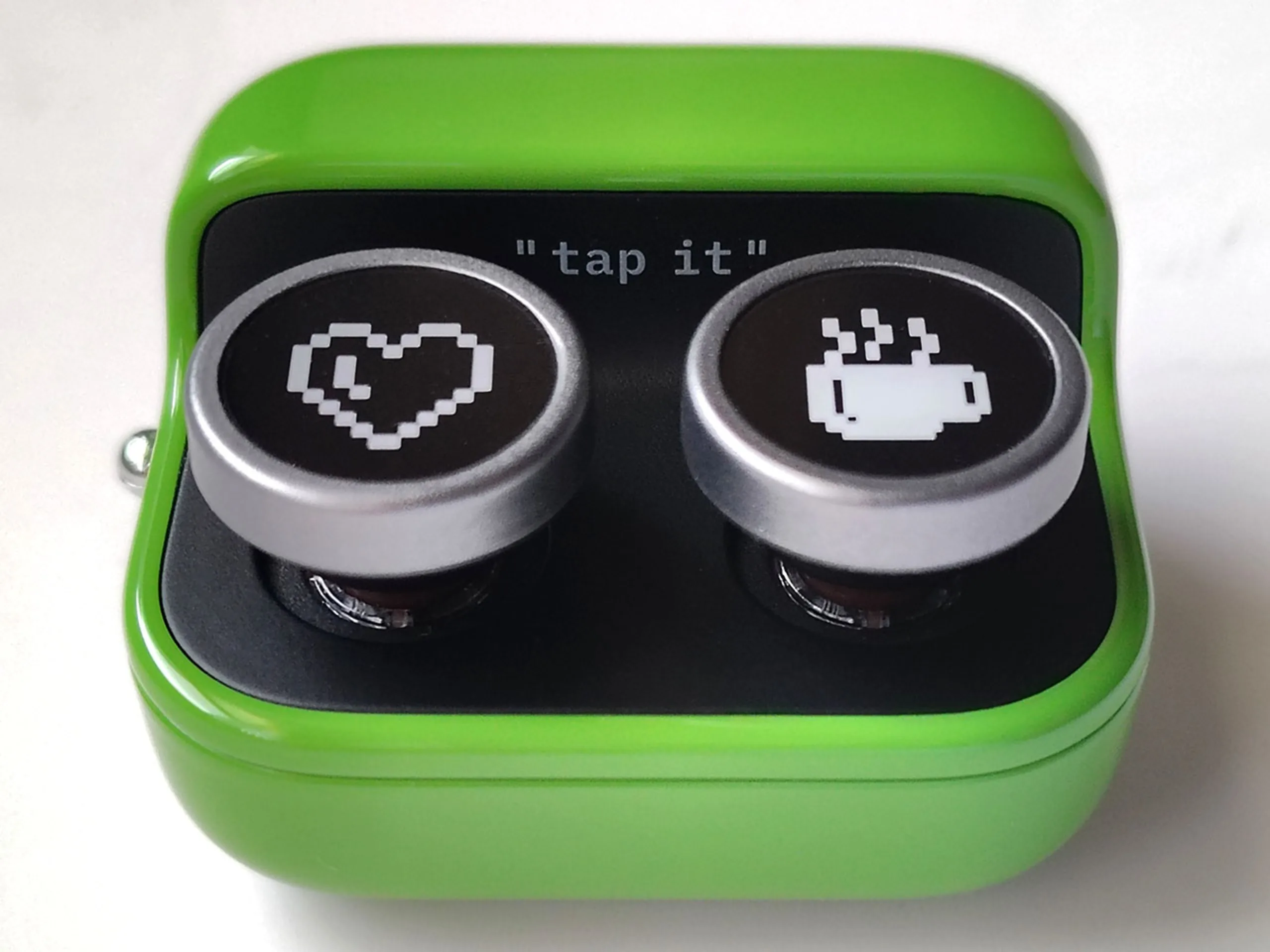 Boox Tappy hands-on review: Bluetooth page turner for e-books