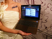 Asus X101 MeeGo netbook up for pre-order now
