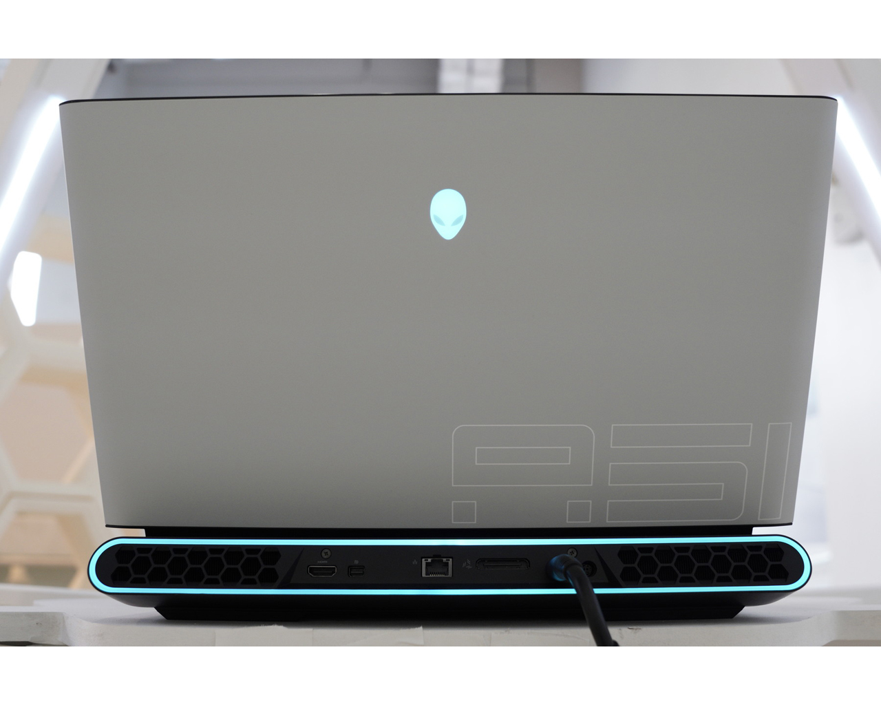 Alienware Area51m, i99900K, RTX 2080 External Reviews