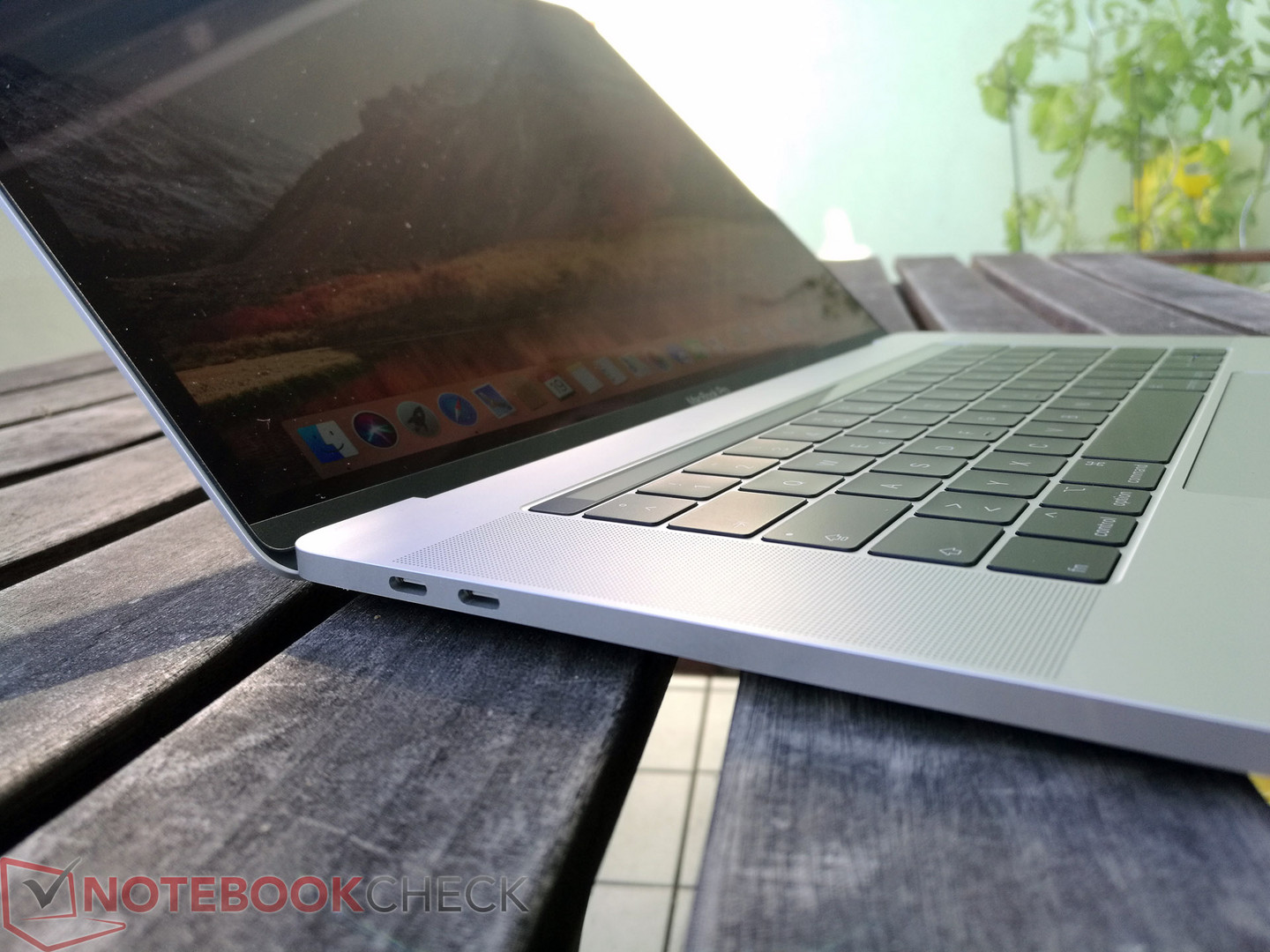 Apple MacBook Pro 15 2018 (2.9 GHz, 560X) - Notebookcheck.net 