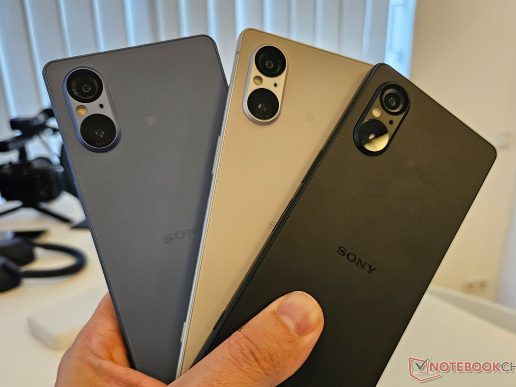 Unboxing: Sony Xperia 5 V 